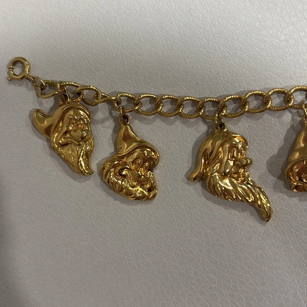 Vintage 1994 Gold Tone Snow White & Seven Dwarfs Charm Bracelet